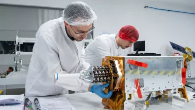 Un nanosatellite Kineis en fabrication. Un nanosatellite Kineis en fabrication.