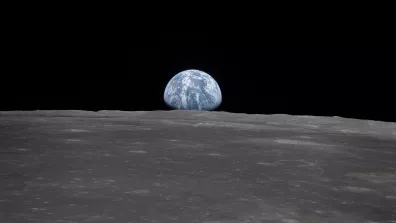 Lever de Terre depuis la Lune, photo prise depuis le module de commande d’Apollo 11. Lever de Terre depuis la Lune, photo prise depuis le module de commande d’Apollo 11.